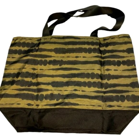 New Visctrias Secret Camouflage Huge Tote Bag NIP - Picture 3 of 3